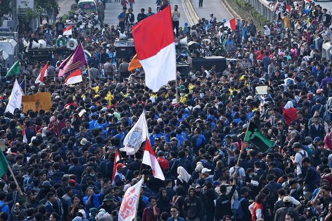 Penampakan Terkini Demo 25 Agustus di Depan DPR: Suasana Mencekam dan Aspirasi Menggema