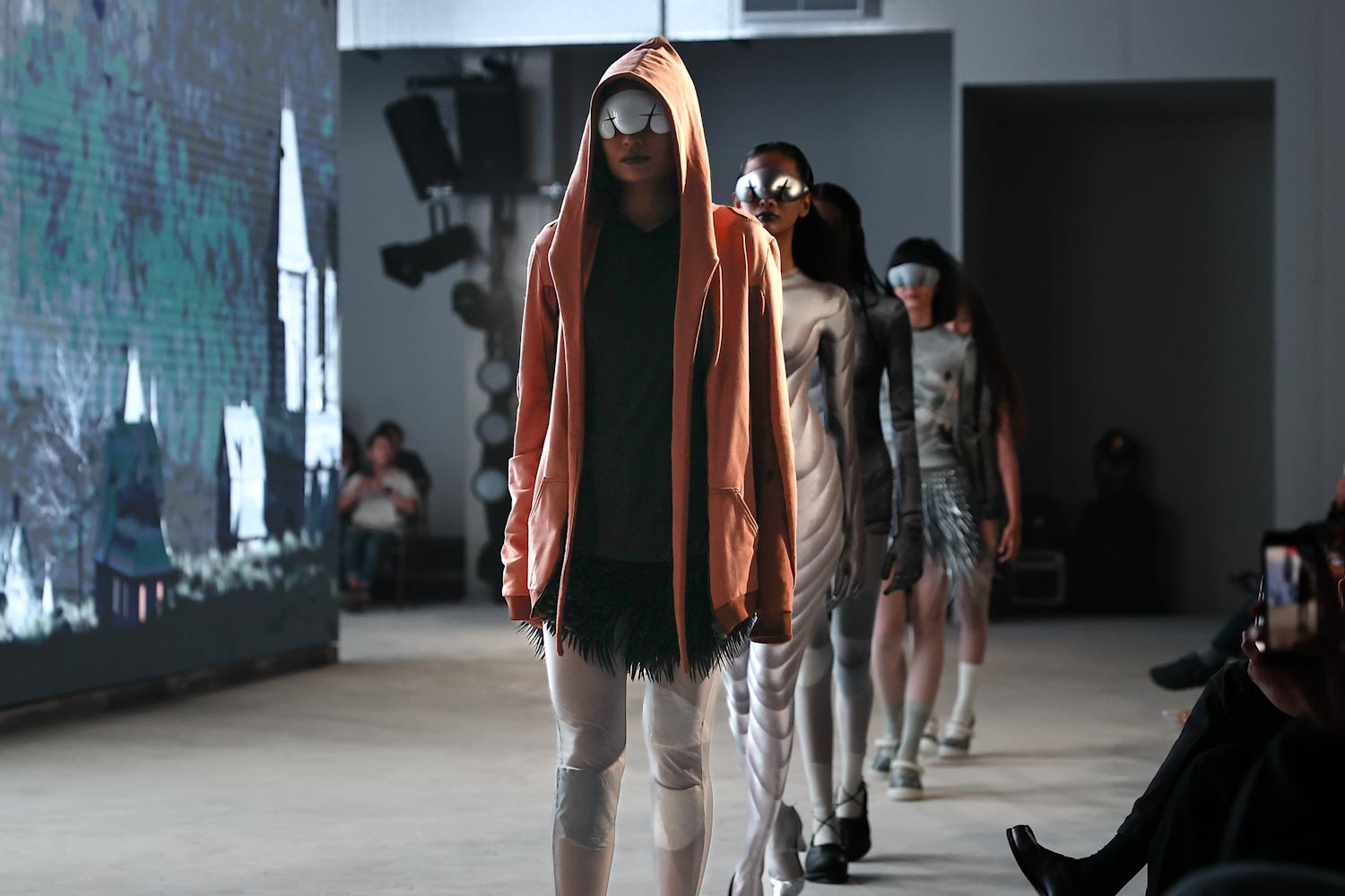 Tren Streetwear Indonesia 2025: Budaya Urban, Kolaborasi Lokal-Global, dan Identitas Generasi Z