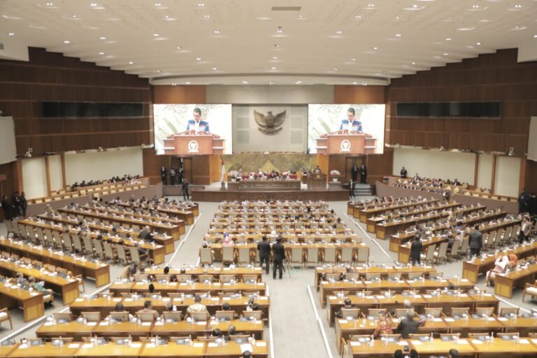 Politik Indonesia 2025: Dinamika Koalisi, Transformasi Digital Pemerintahan, dan Tantangan Demokrasi di Era Disrupsi